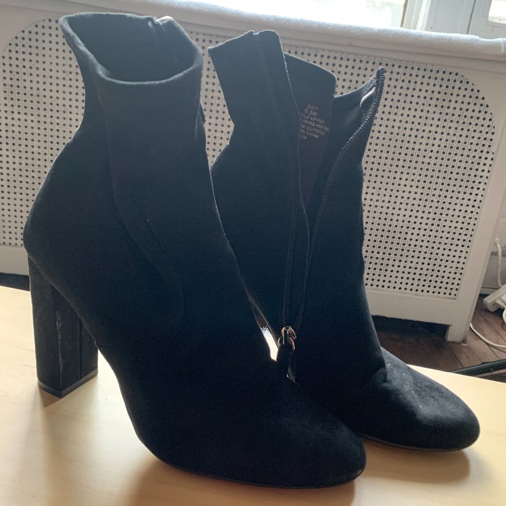 Steve Madden Suede Bootie | Black | Size 6.5